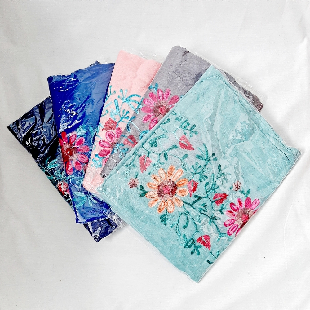 4️⃣/$2️⃣9️⃣ Brand new floral embroidery cotton/poly scarfs